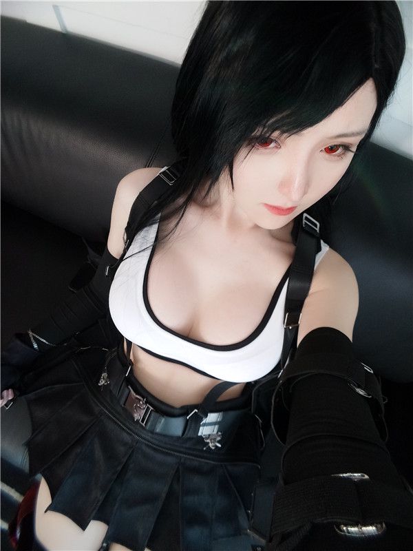 未來女警吸引姿態(tài)
