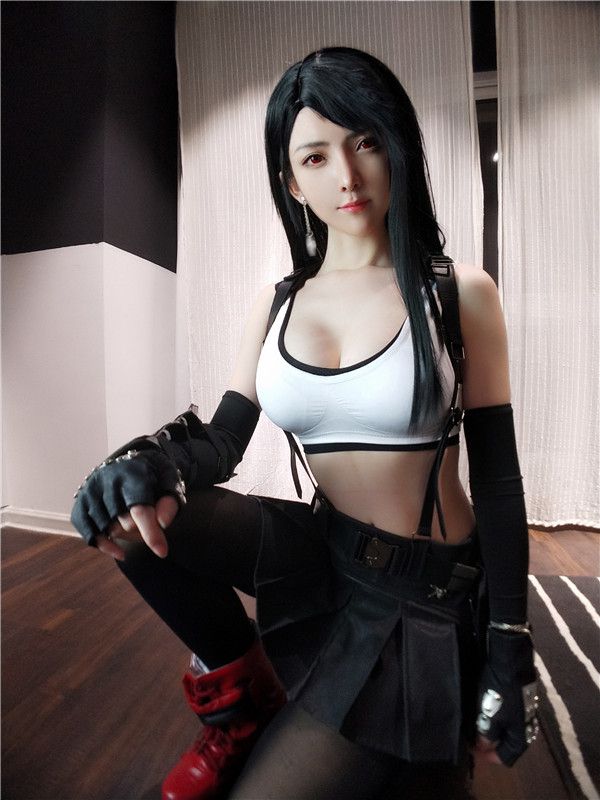未來女警吸引姿態(tài)