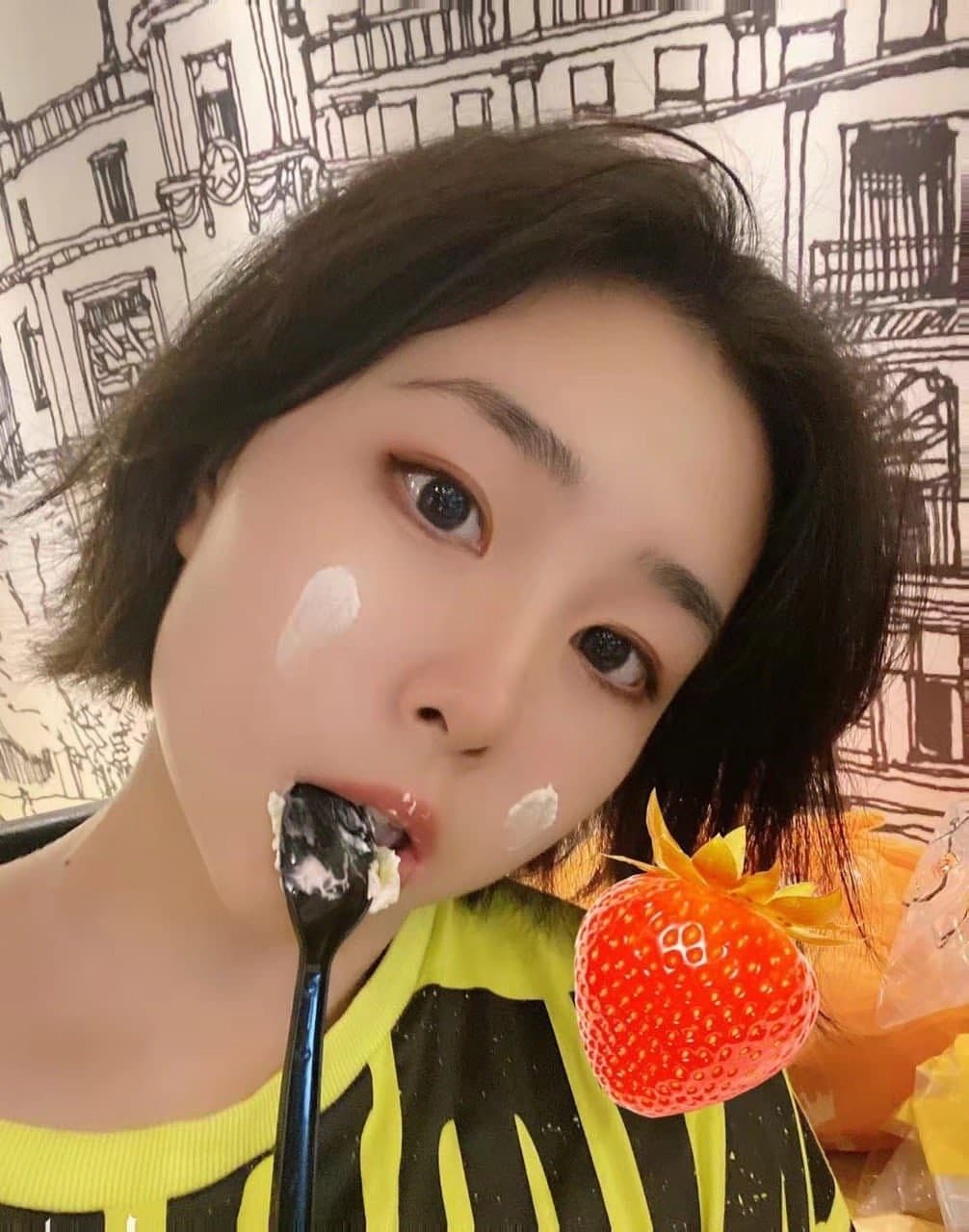 大家都喜歡的反差婊