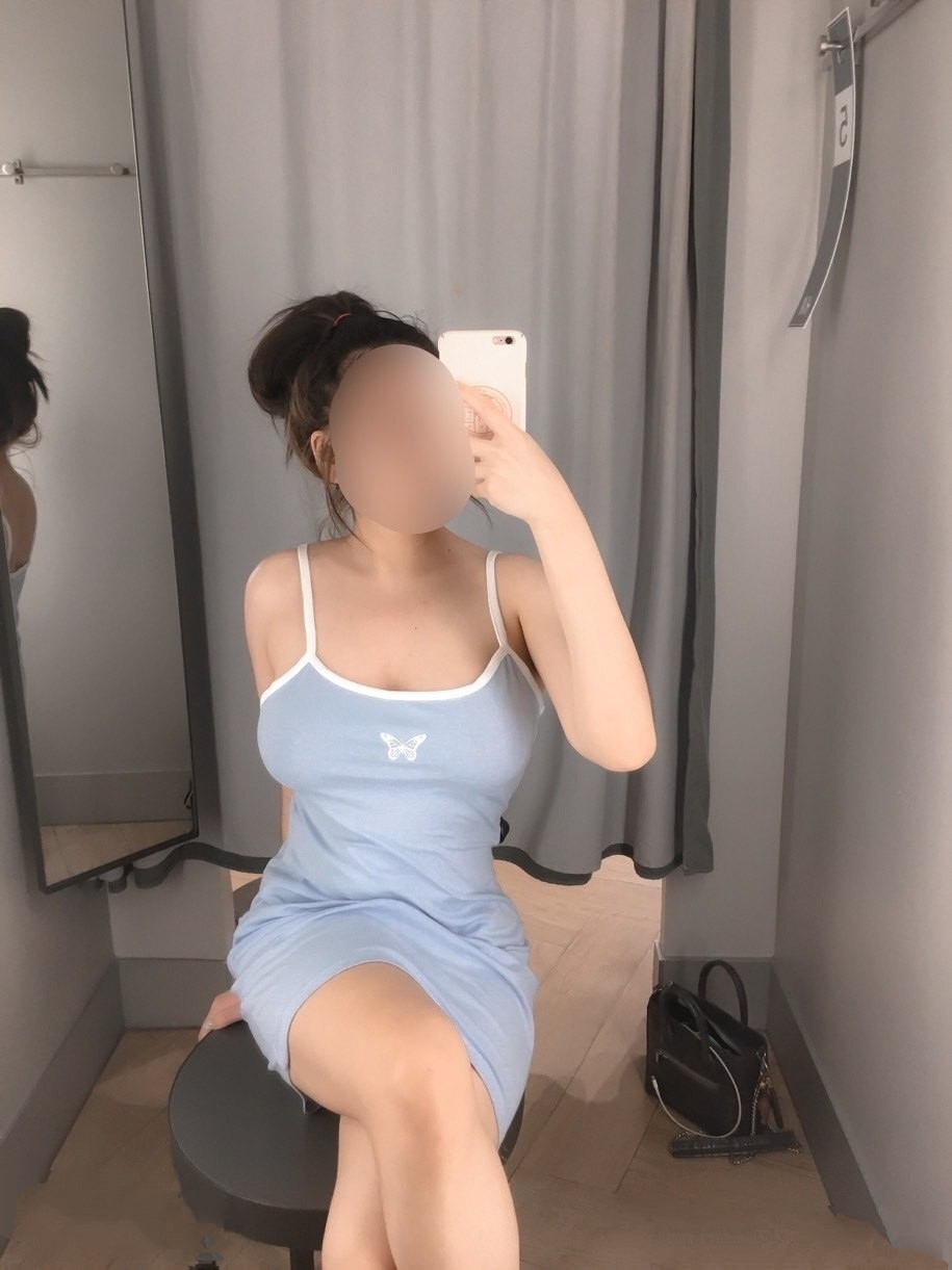 小麗整容了還挺好看這無處安放的大奶子上集
