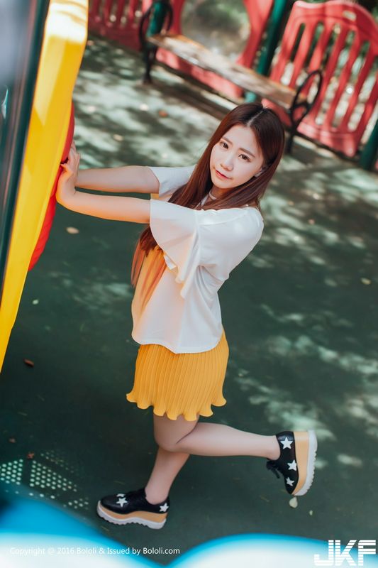 和同班女同學(xué)的第一次性愛0718yyy