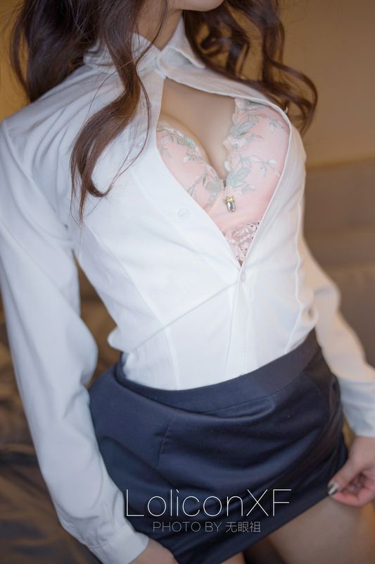 開放的女孩子下