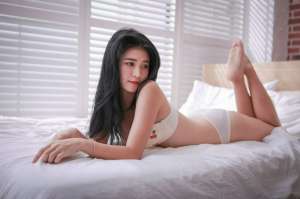 美女流落無人島