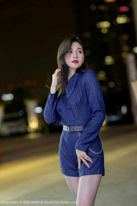 給我雞巴！淫蕩女大學(xué)生