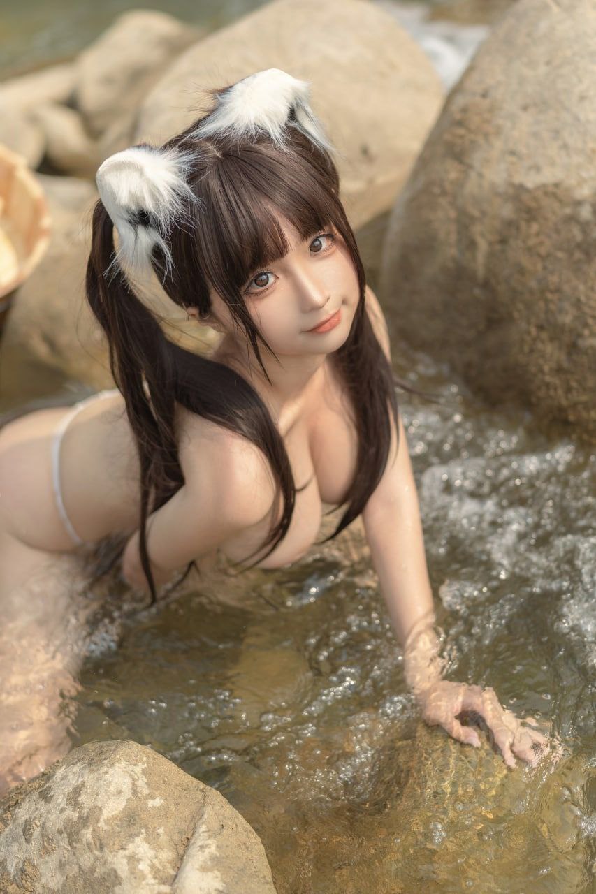 床畔胸前白浪飛