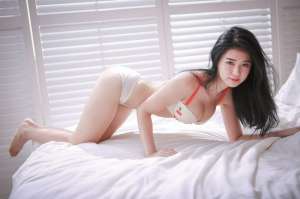 [近期更新]電車里的女教師被肏翻