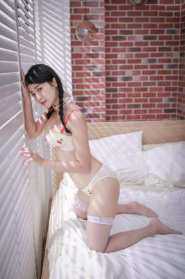 [近期更新]電車?yán)飶?qiáng)姦女教師