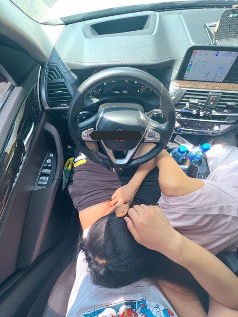 開車去發(fā)騷 一起來(lái)看看車中春色