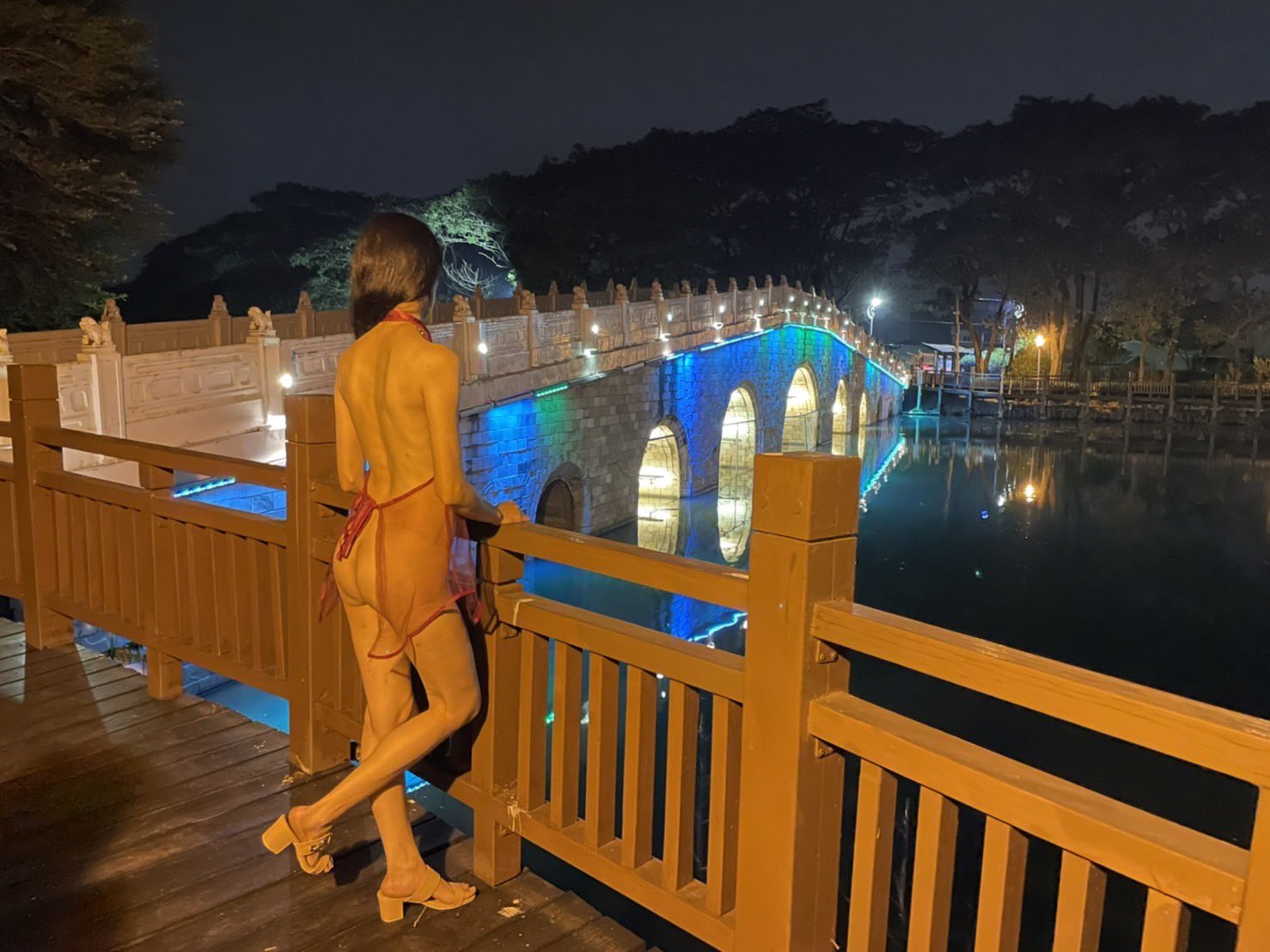 今天的主題是露出來 一