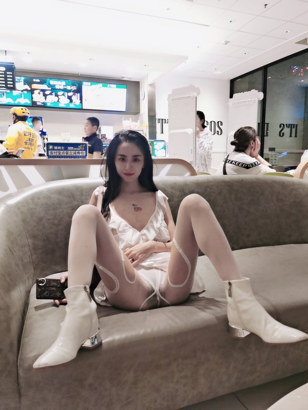 今天的主題是露出來 一