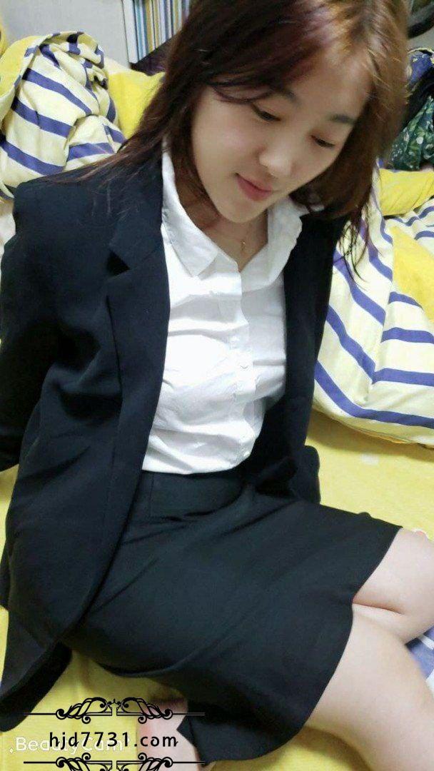 露臉反差的妹子