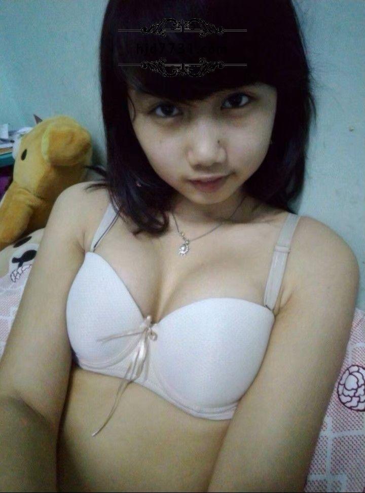 露臉反差的妹子
