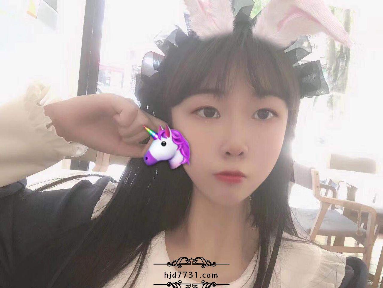 露臉反差的妹子