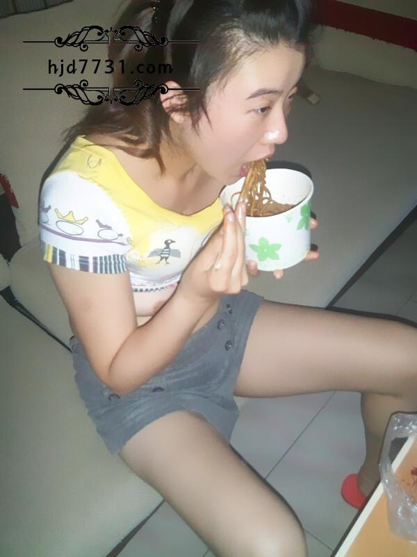 露臉反差的妹子