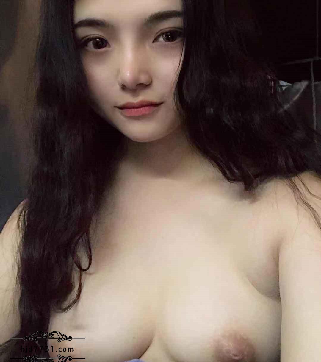 露臉反差的妹子