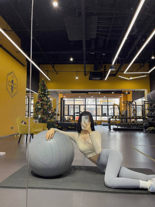 年輕的肉體總讓人癡迷