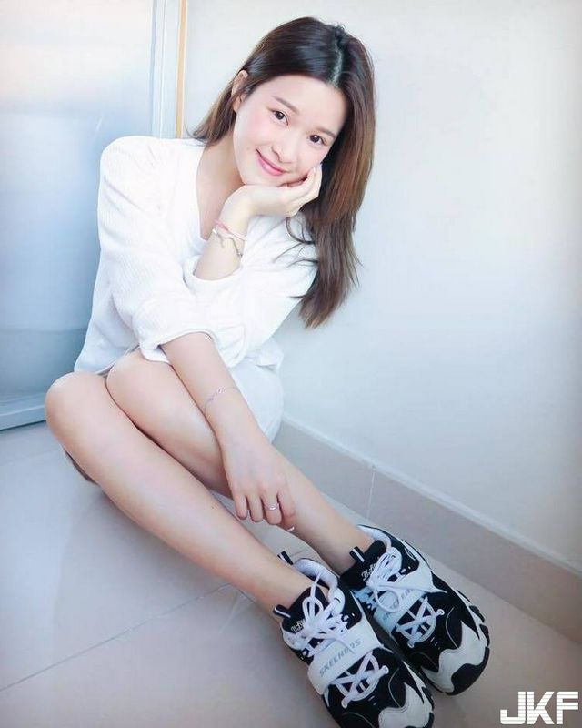 鄰家女孩的秘密.....解放后的身材很胸狠呀!