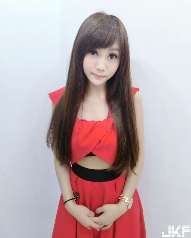 無雙樂團可愛女孩溫盈鈞!黑長直加上動人大眼!