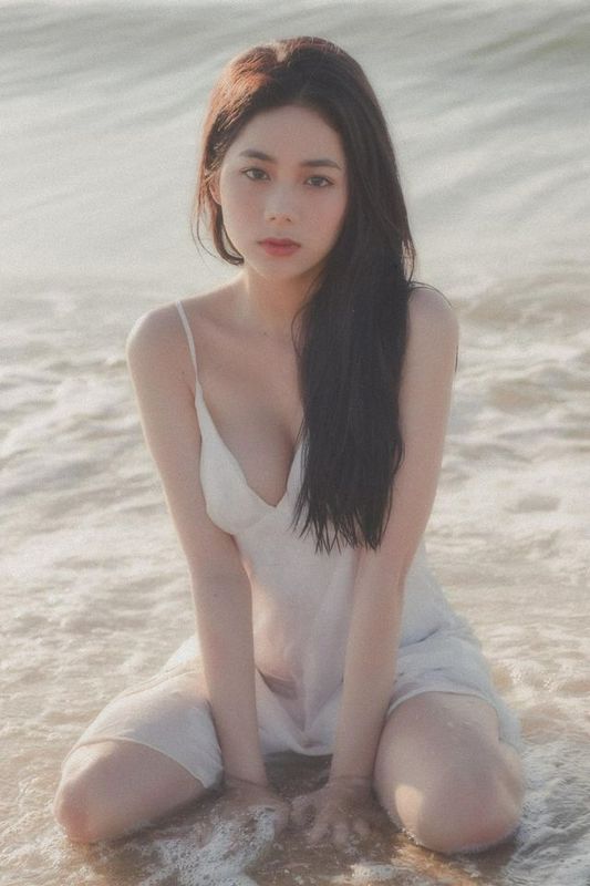 小蠻腰太誘人！網紅VoThuyHang看似靦腆嬌羞穿衣卻意外大膽