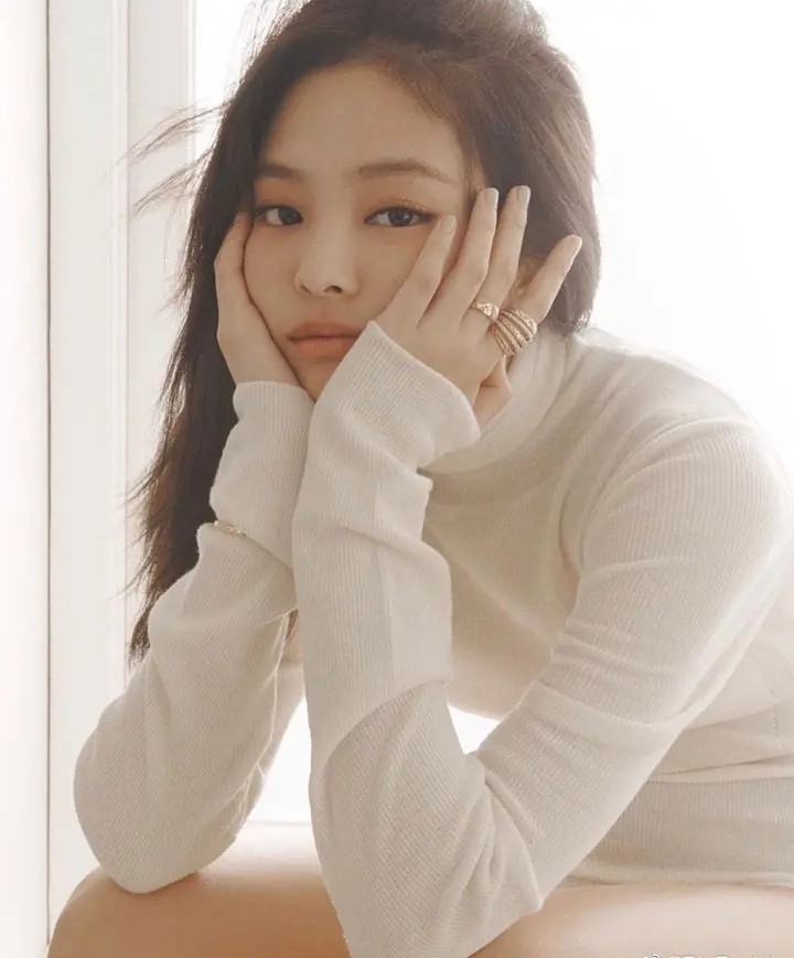 Jennie質感雜志封面寫真圖片