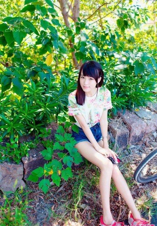 單車?yán)泵贸浅菤g樂笑顏明媚動人寫真