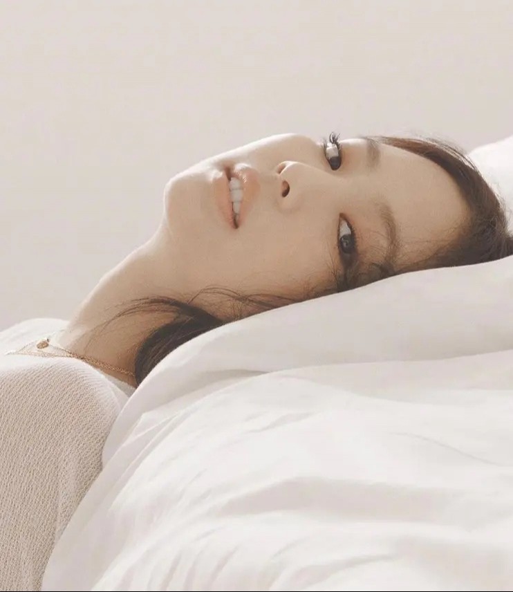 Jennie質感雜志封面寫真圖片