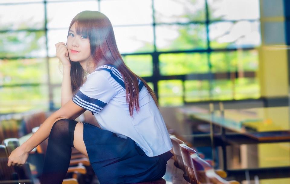 校服性感美女教室明艷動人