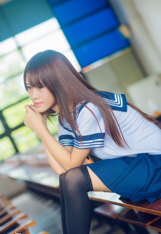 校服性感美女教室明艷動人