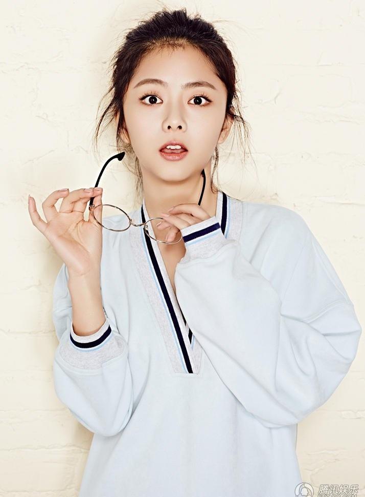 譚松韻甜美清新寫真青春少女氣息十足