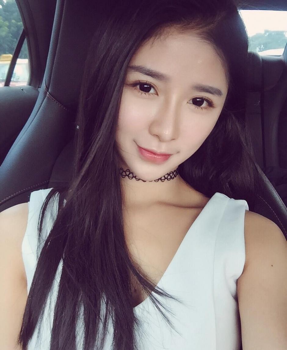 時(shí)尚女神蔡卓宜治愈系笑容甜美圖片
