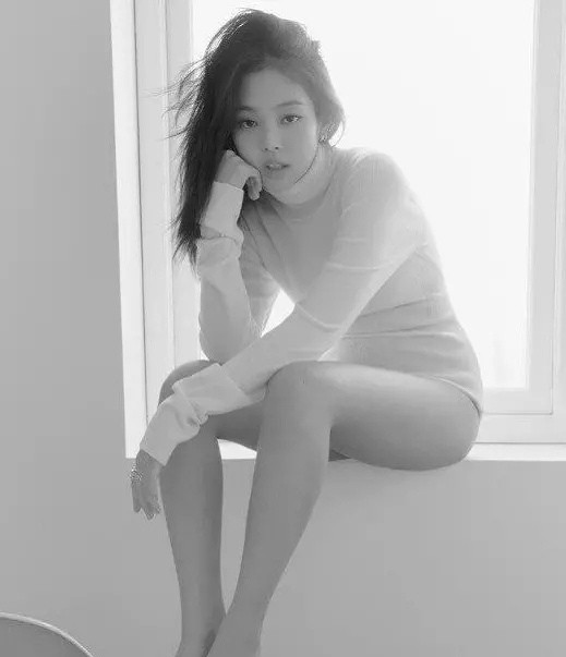 Jennie質感雜志封面寫真圖片