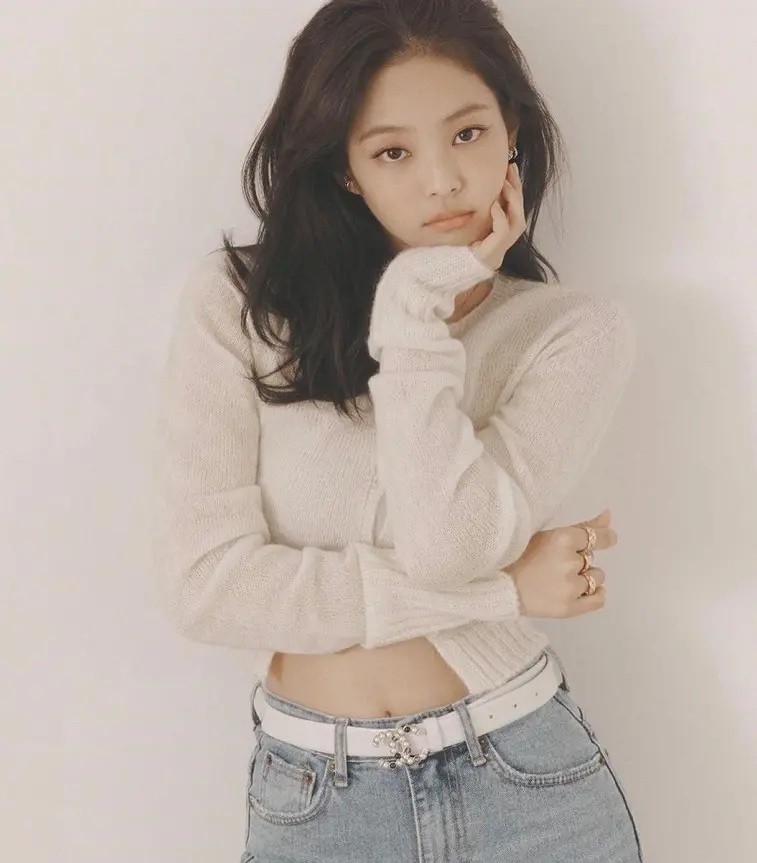 Jennie質感雜志封面寫真圖片