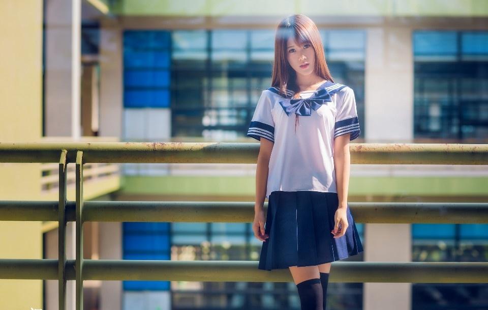 校服性感美女教室明艷動人
