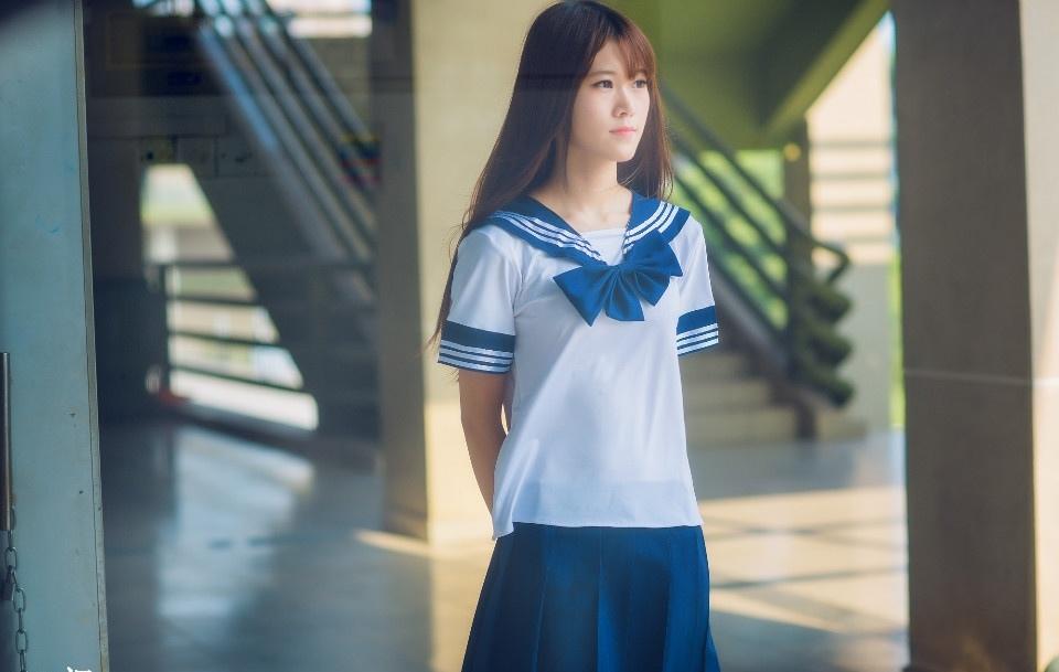 校服性感美女教室明艷動人