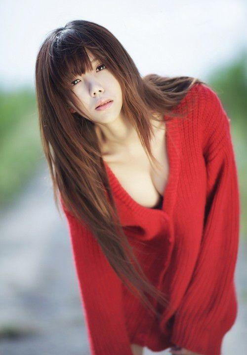 紅衣少女戶外真空純美性感寫真