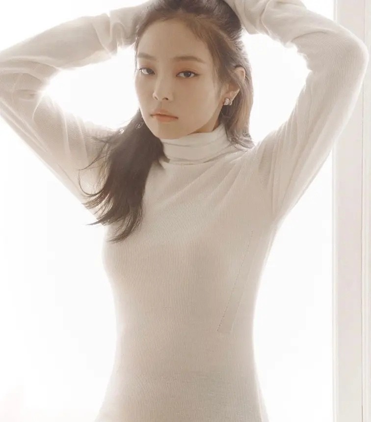 Jennie質感雜志封面寫真圖片