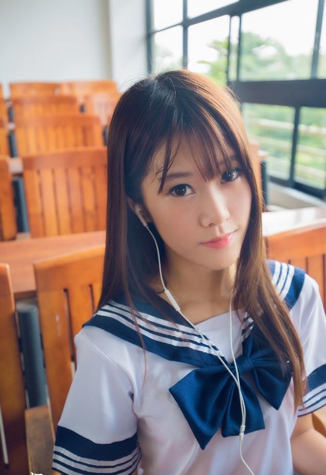 校服性感美女教室明艷動人