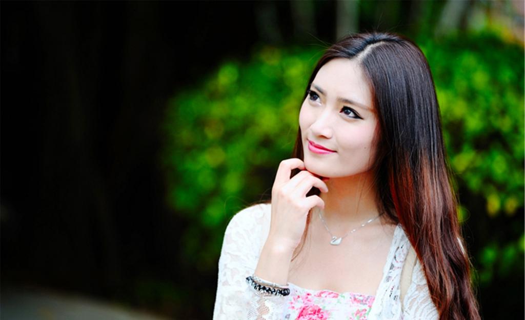 碎花裙女郎清麗迷人寫真