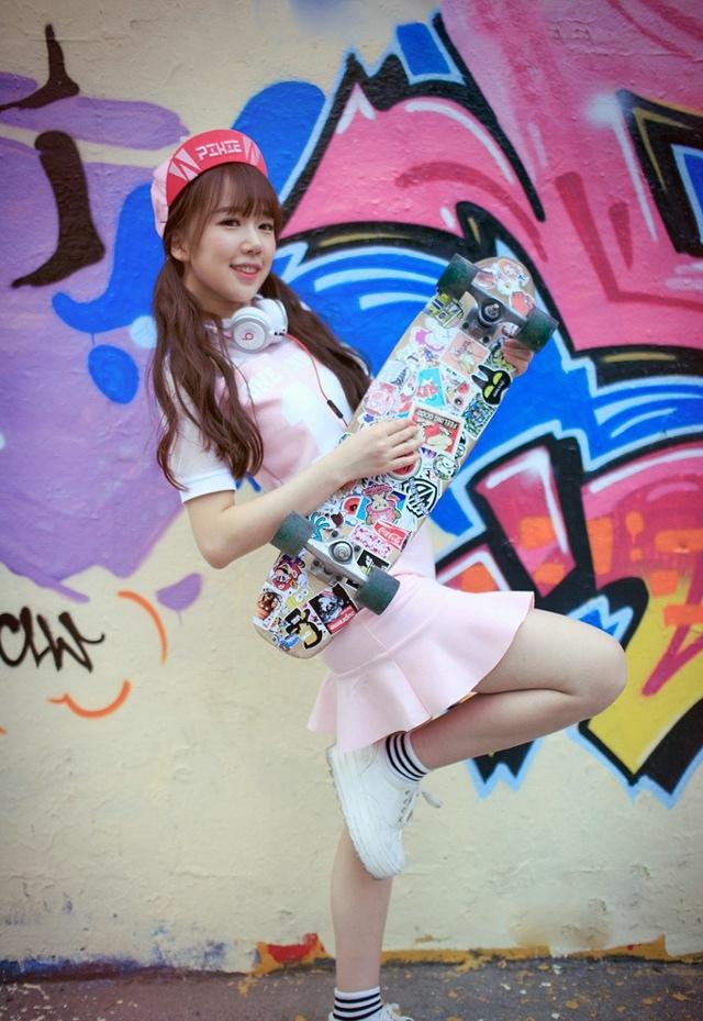 清純美女白嫩肌膚清新性感寫真俏皮可愛