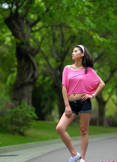 嶺南美女們盡展風情圖片