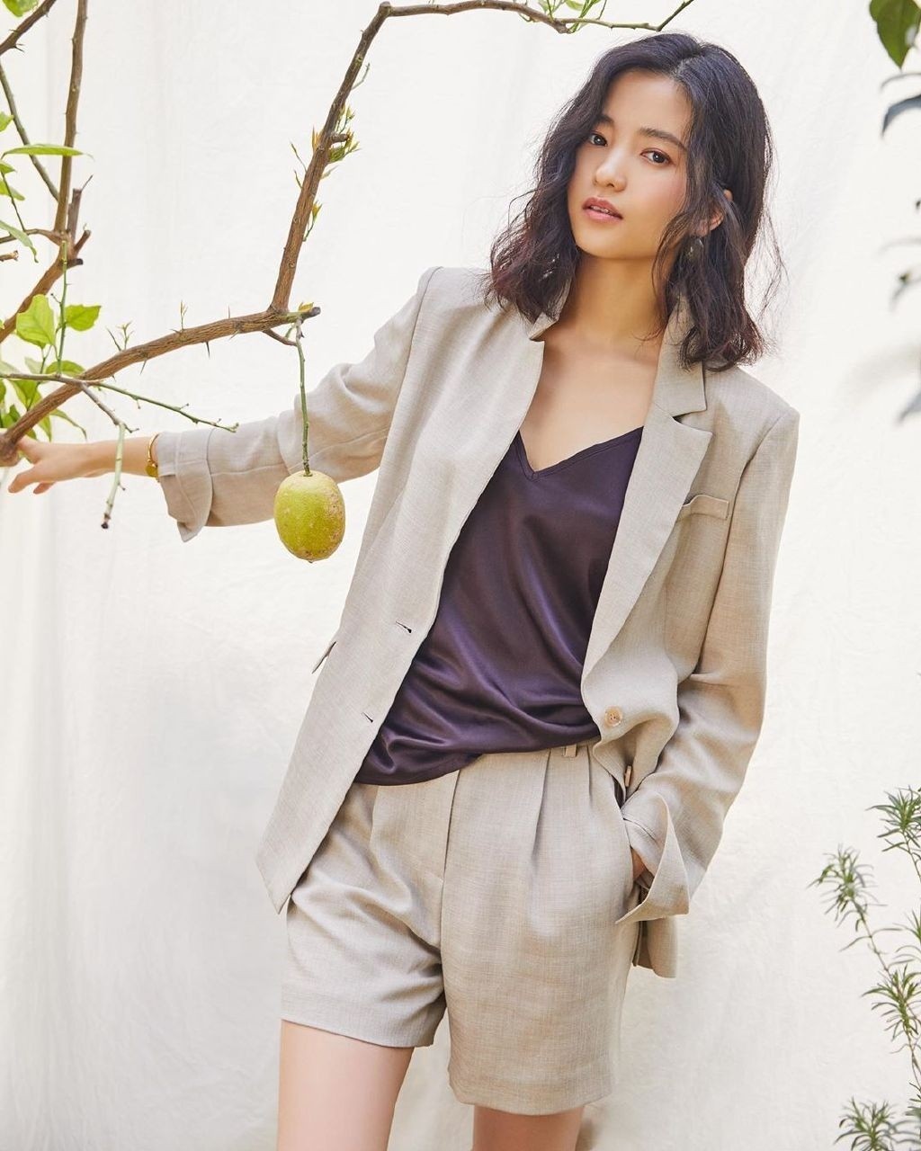 韓國女演員金泰梨西服套裝優(yōu)雅知性職業(yè)范寫真