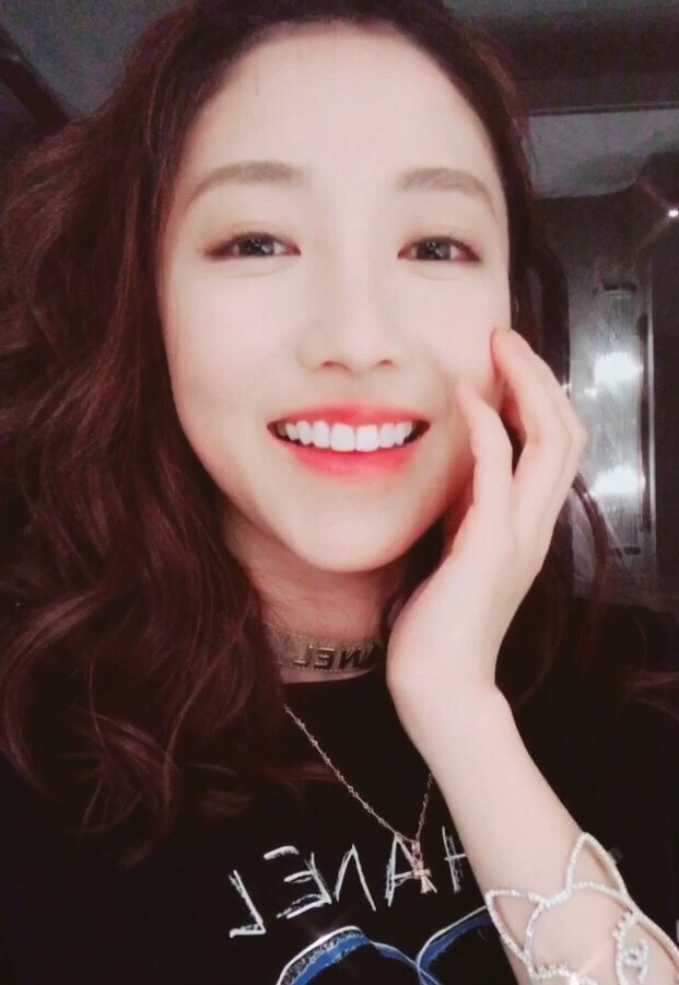 王萌黎粉嫩甜美自拍照?qǐng)D片