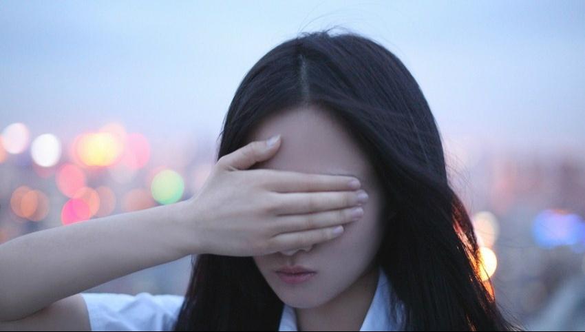 玉女王筱淇天臺魅力側顏閃亮寫真