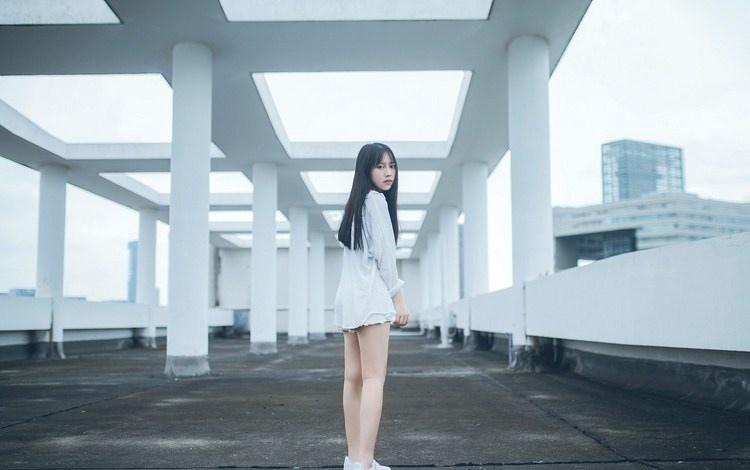 清純校花樓頂寫真