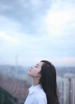 玉女王筱淇天臺魅力側顏閃亮寫真