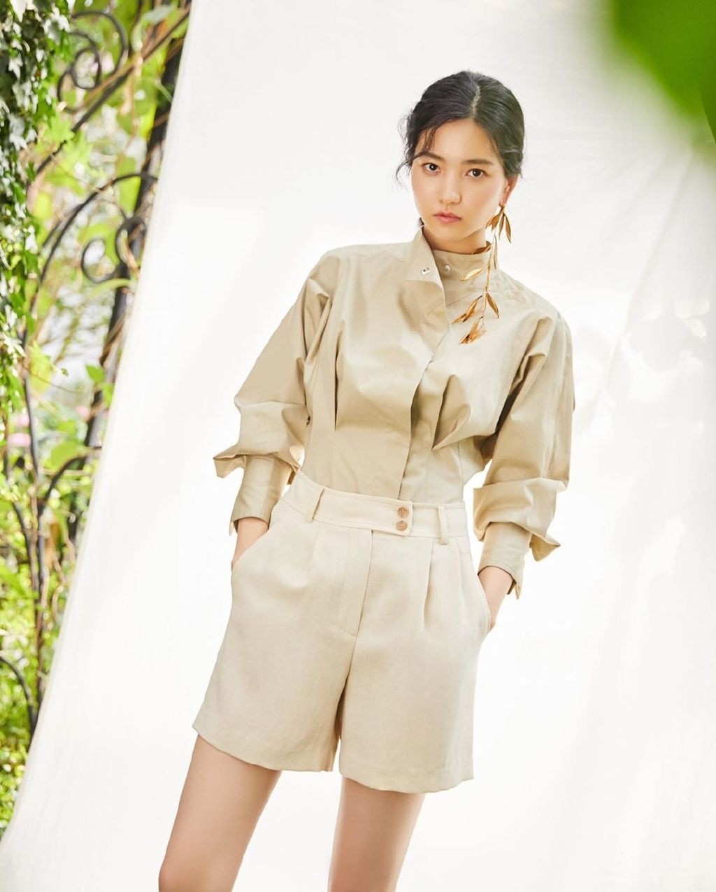 韓國女演員金泰梨西服套裝優(yōu)雅知性職業(yè)范寫真