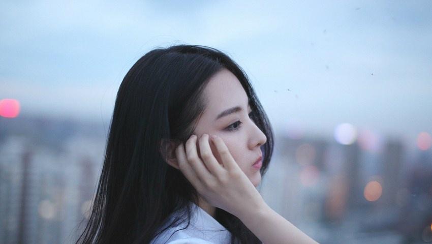 玉女王筱淇天臺魅力側顏閃亮寫真