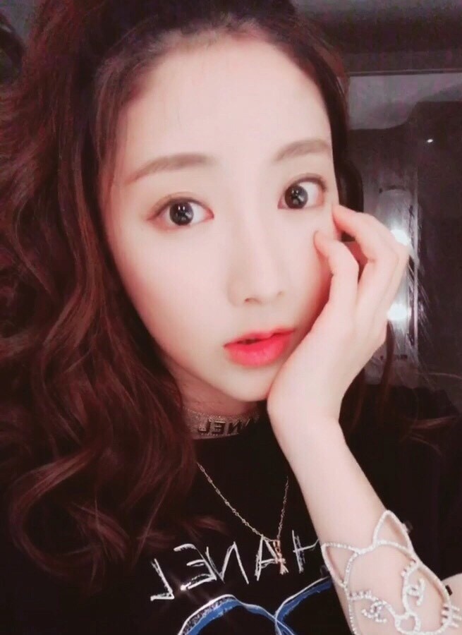 王萌黎粉嫩甜美自拍照?qǐng)D片