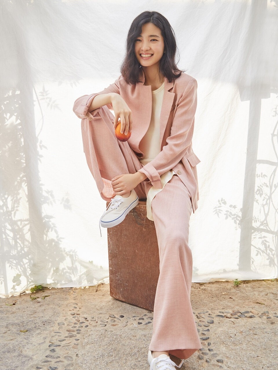 韓國女演員金泰梨西服套裝優(yōu)雅知性職業(yè)范寫真