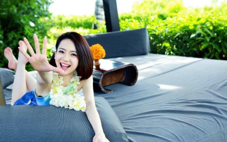 戚薇氣質女明星嬌艷如花甜美夏日照